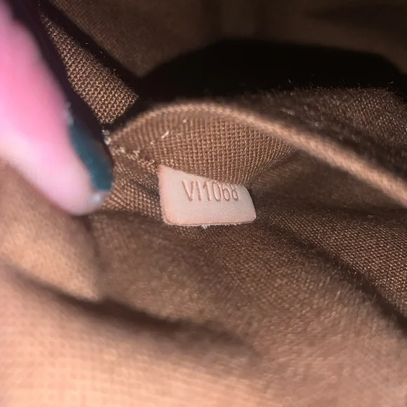 Beautiful Handbag - Picture 9 of 12